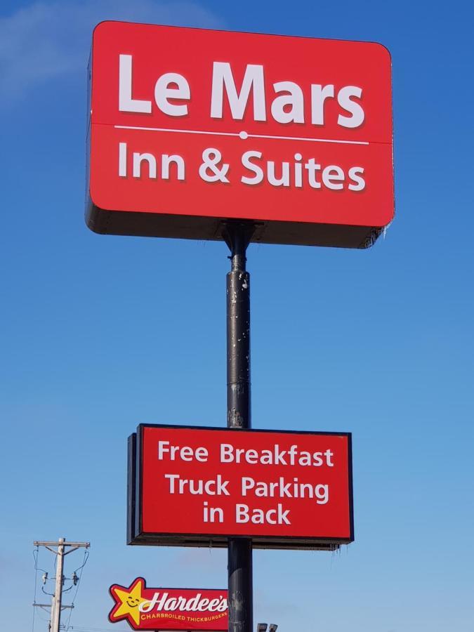 Le Mars Inn And Suites Εξωτερικό φωτογραφία