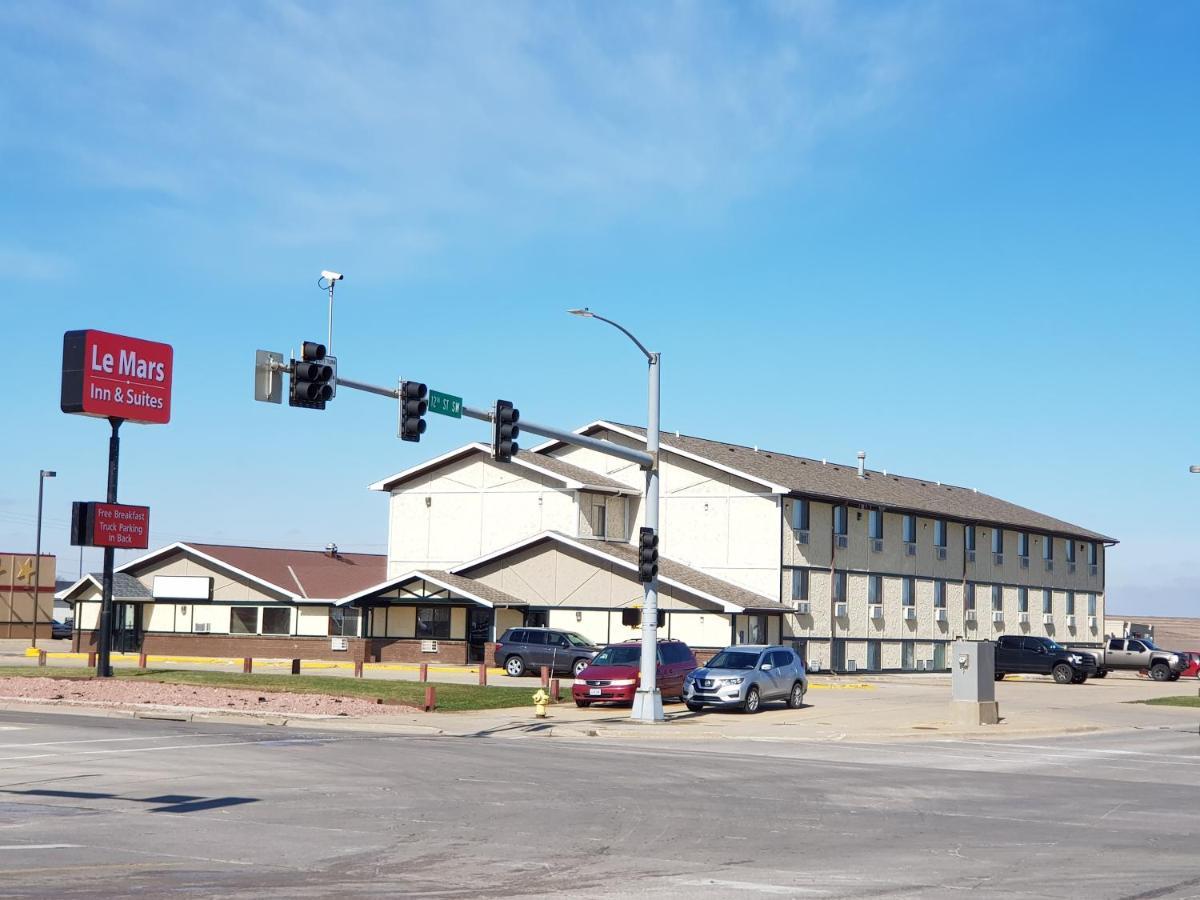 Le Mars Inn And Suites Εξωτερικό φωτογραφία