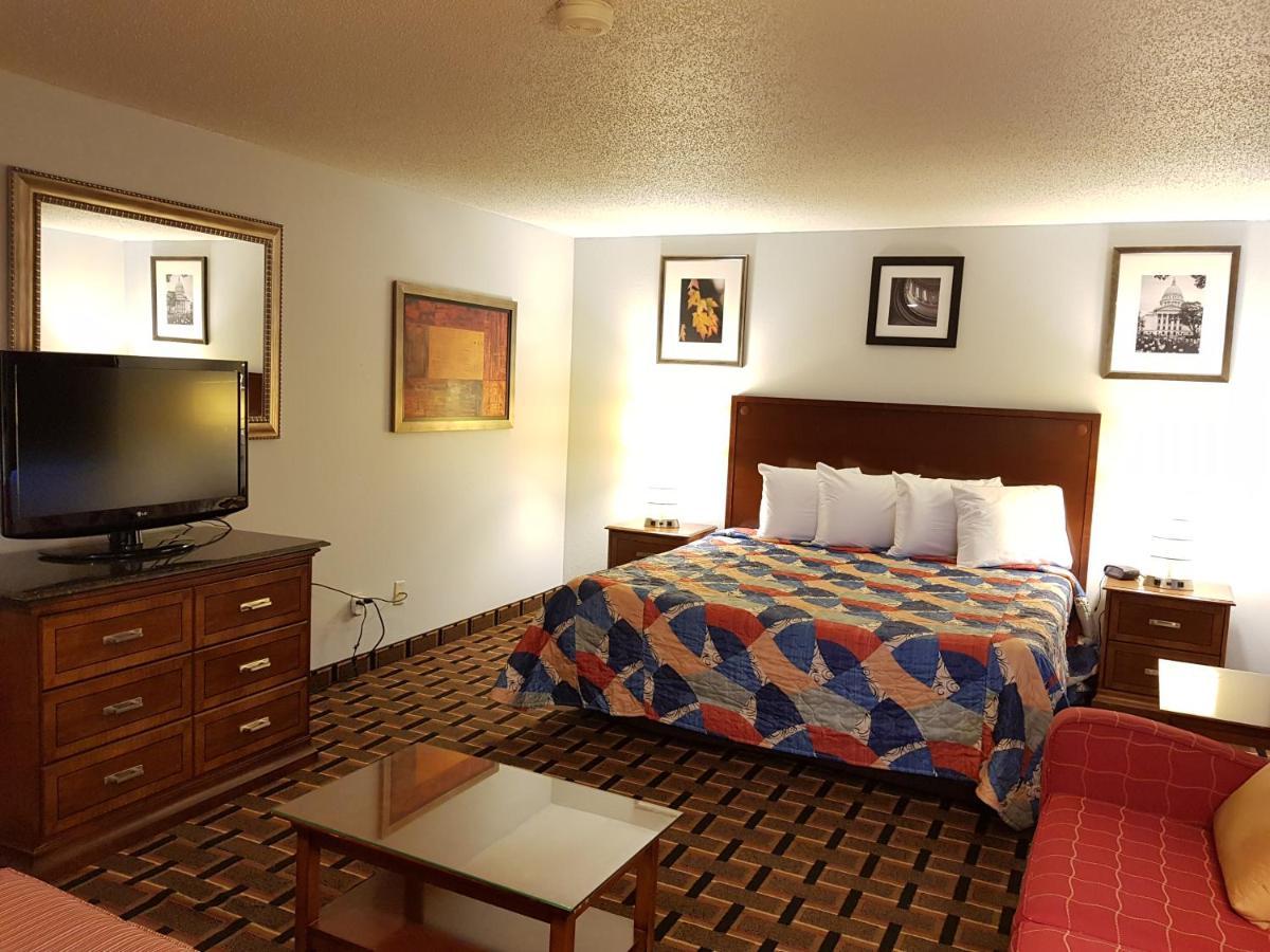 Le Mars Inn And Suites Εξωτερικό φωτογραφία