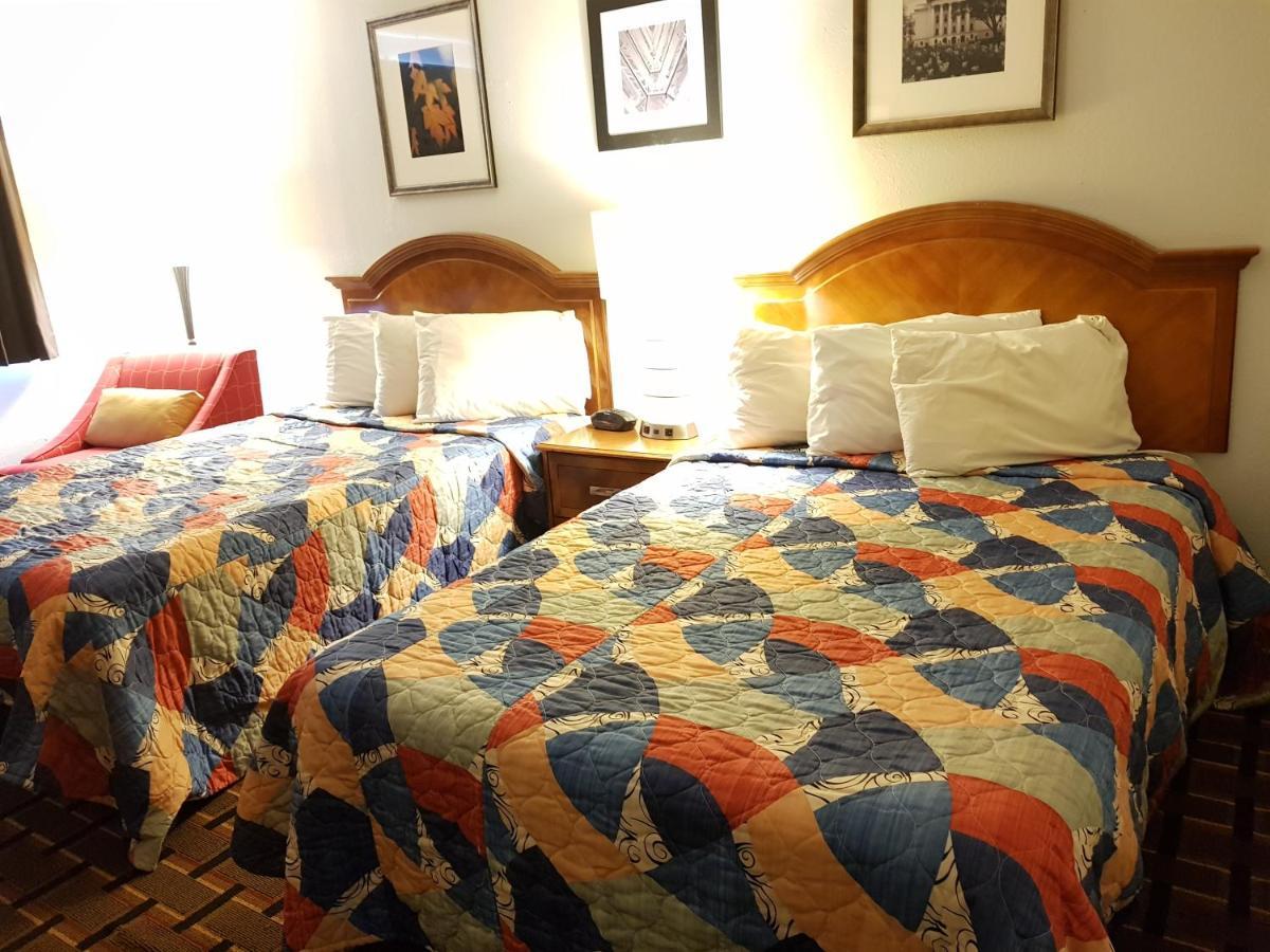 Le Mars Inn And Suites Εξωτερικό φωτογραφία