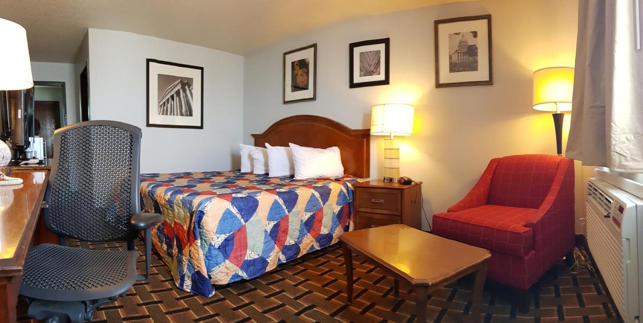 Le Mars Inn And Suites Εξωτερικό φωτογραφία